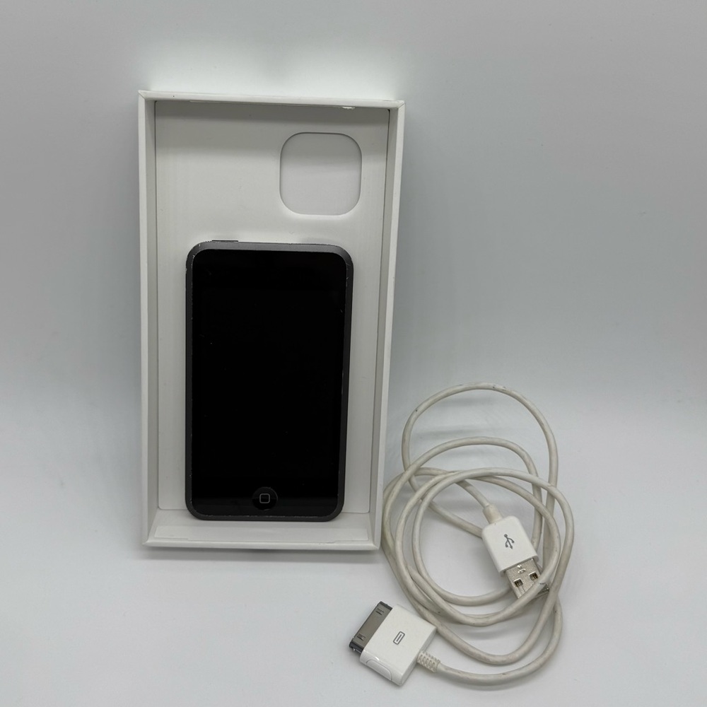 Apple Silver iPod Touch with USB Cable 16GB